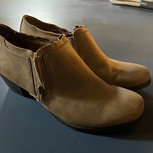 Natural Stone booties in light brown